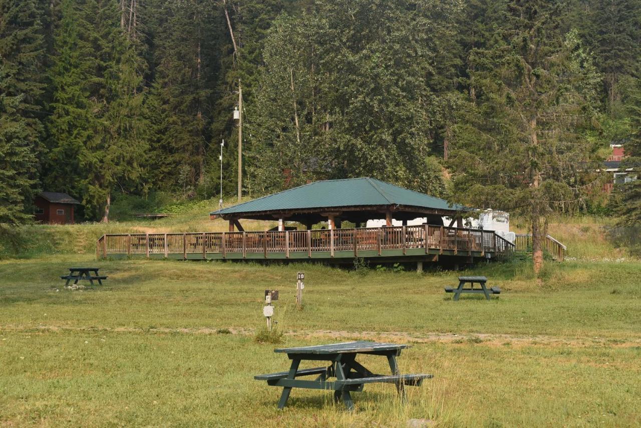 Helmcken Falls Lodge Cabin Rooms And Rv Park Clearwater Exterior foto